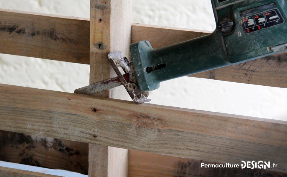 Explications et plans de Pierre Javaudin, expert en apiculture naturelle, pour la fabrication d’une ruche horizontale en palettes et matériaux de récupération, recyclés.