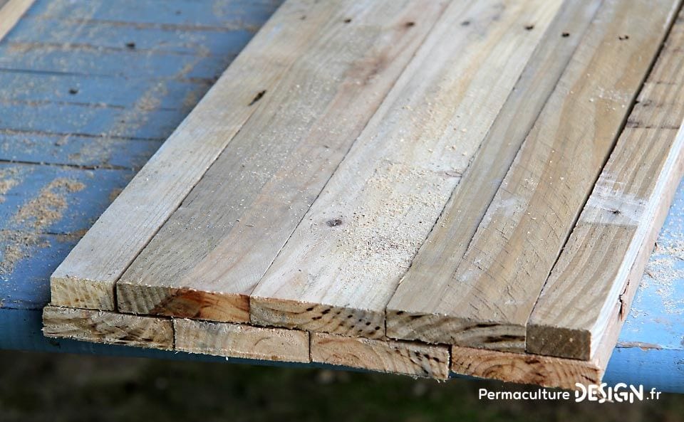 Explications et plans de Pierre Javaudin, expert en apiculture naturelle, pour la fabrication d’une ruche horizontale en palettes et matériaux de récupération, recyclés.