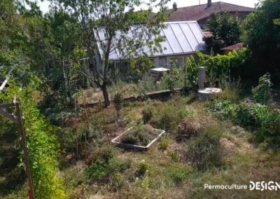 Julie et Ludovic ont réussi à transformer un verger classique en jardin d’abondance grâce au design de permaculture.