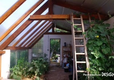 Julie et Ludovic ont réussi à transformer un verger classique en jardin d’abondance grâce au design de permaculture.