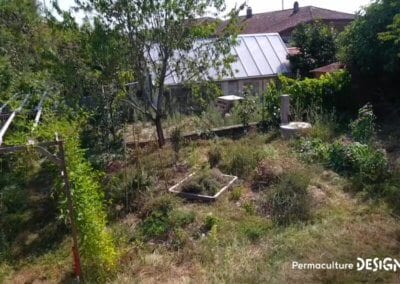 Julie et Ludovic ont réussi à transformer un verger classique en jardin d’abondance grâce au design de permaculture.