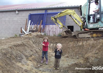 ​​Lauriane et Charles Durant, gérants de la Ferme du Vieux Poirier en Alsace depuis 2012, nous expliquent comment et pourquoi ils ont transformé leur micro-ferme grâce à la permaculture.