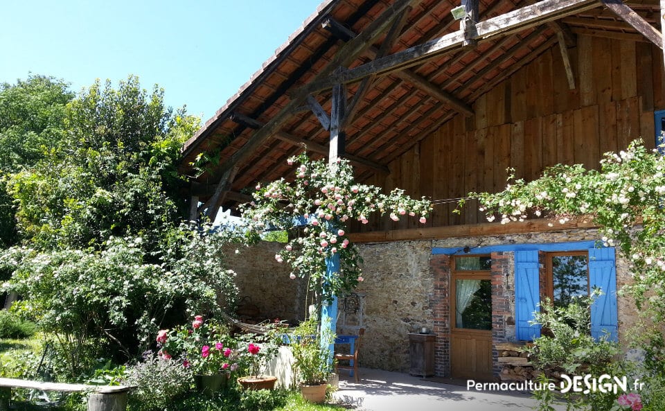 Membre de notre formation en ligne « Invitez la permaculture dans votre jardin », Mathilde a appliqué la méthodologie de design à son projet de vie global, lui permettant de réaliser, à son rythme, son changement de vie.