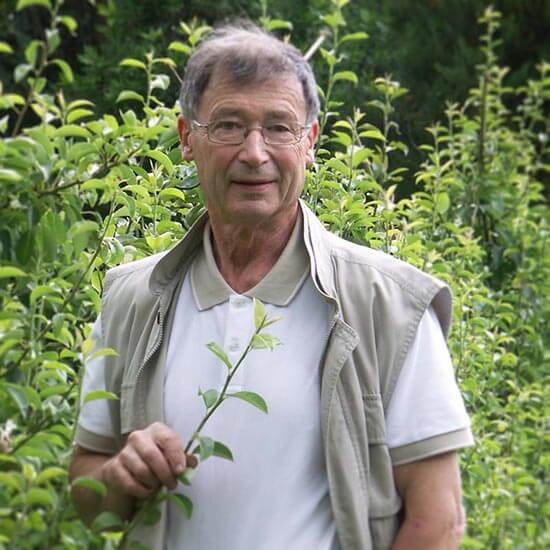 Portrait de Dominique Soltner auteur du livre Guide du nouveau jardinage paru aux Éditions Terran.